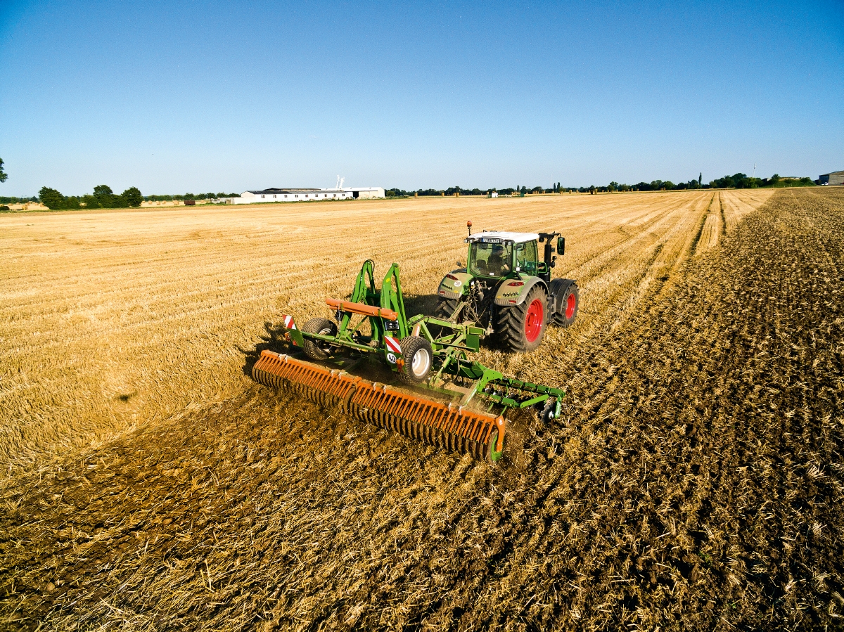 1. Amazone Catros⁺ 02-2TS